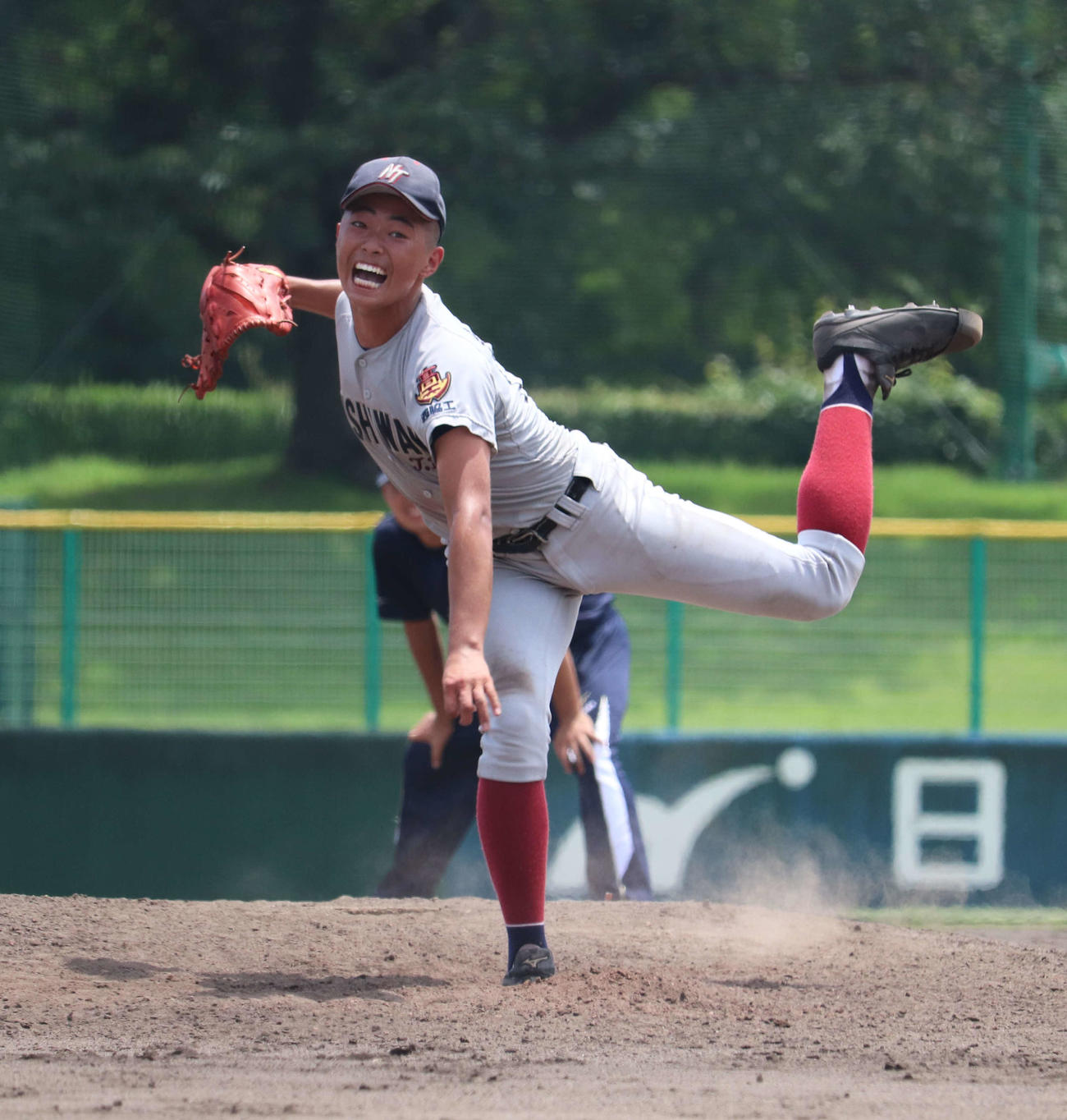 洲本戦に登板した西脇工・東田は3安打15奪三振で完投勝利を挙げる（撮影・関野真佑）