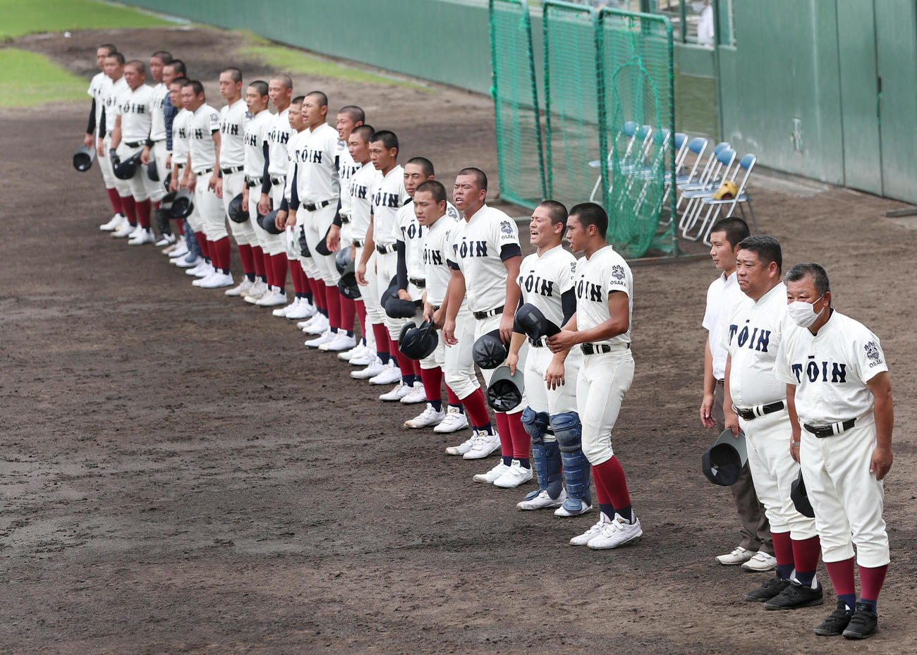 大阪桐蔭対吹田　試合前、整列する大阪桐蔭ナイン（撮影・前田充）