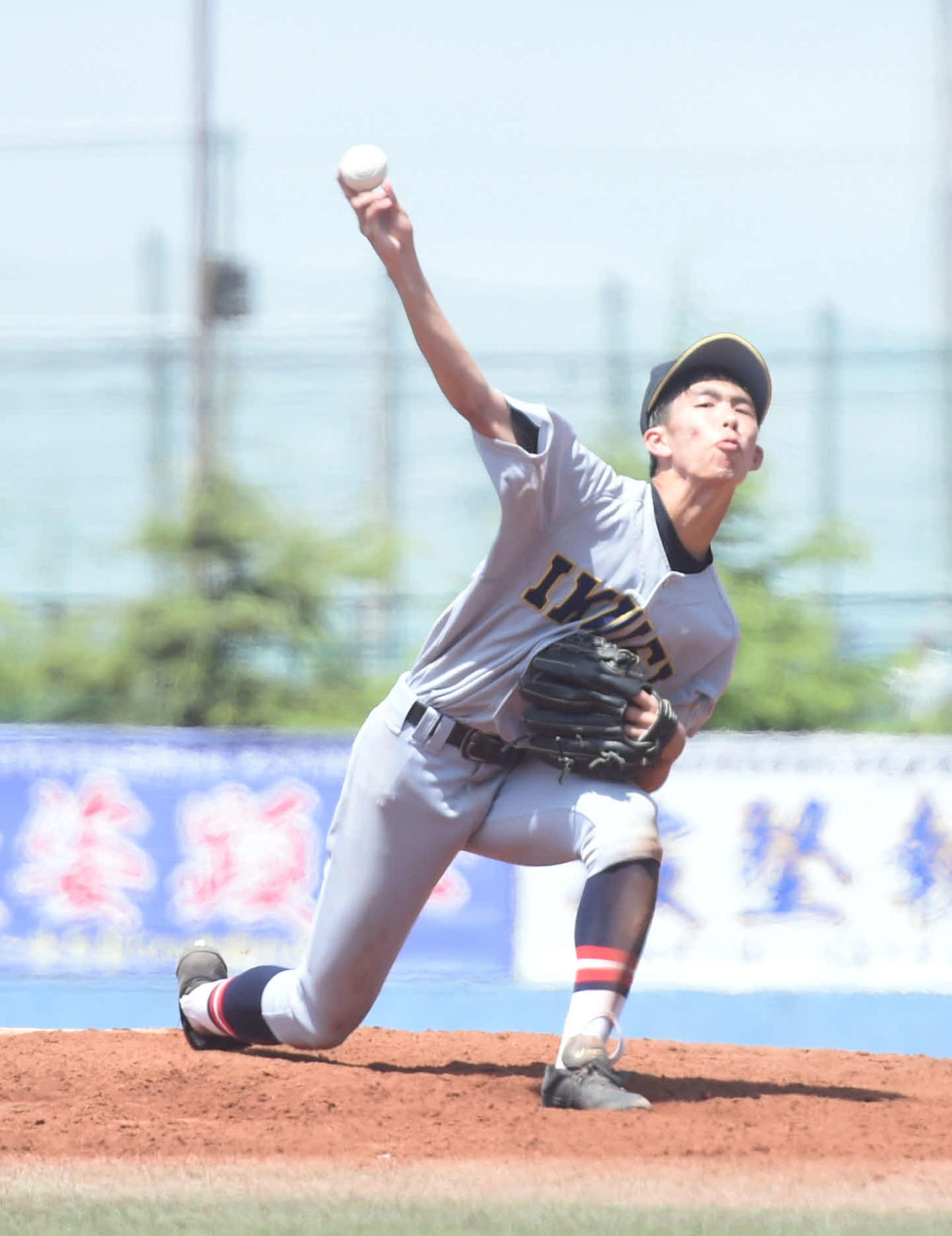 仙台商対仙台育英　2番手で5回2／3を無失点に抑えた仙台育英・林（撮影・相沢孔志）