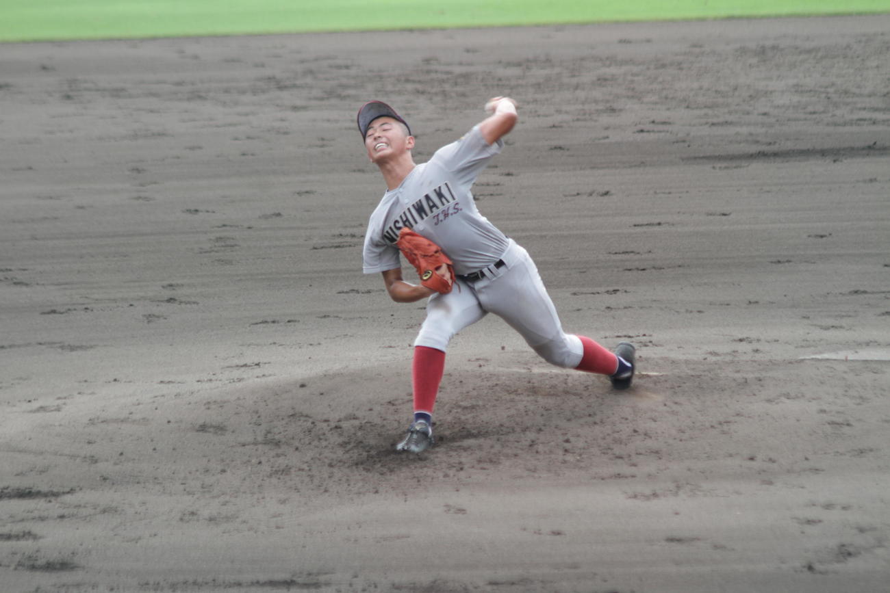3試合連続完封の29イニング連続無失点で快勝に導いた西脇工の東田はマウンドで躍動