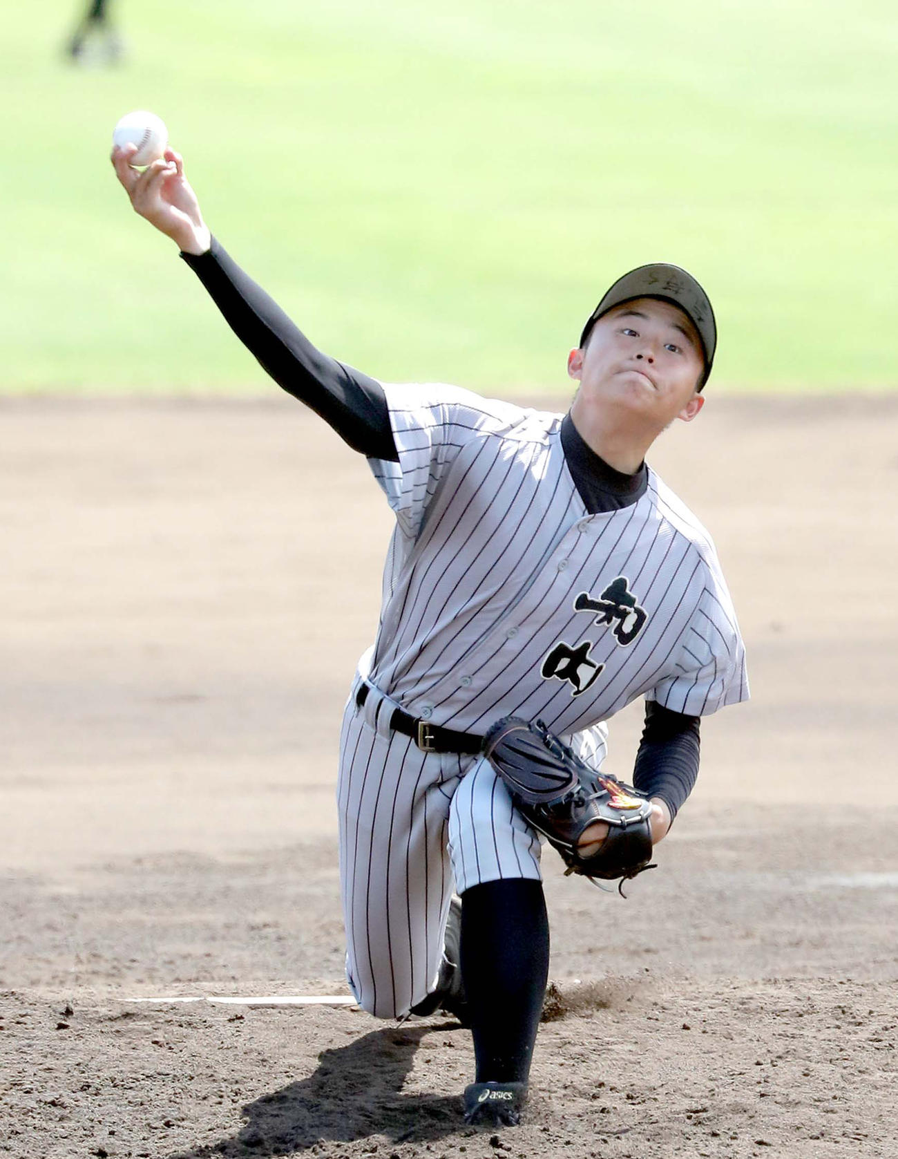 力投する知内先発の斎藤（撮影・佐藤翔太）