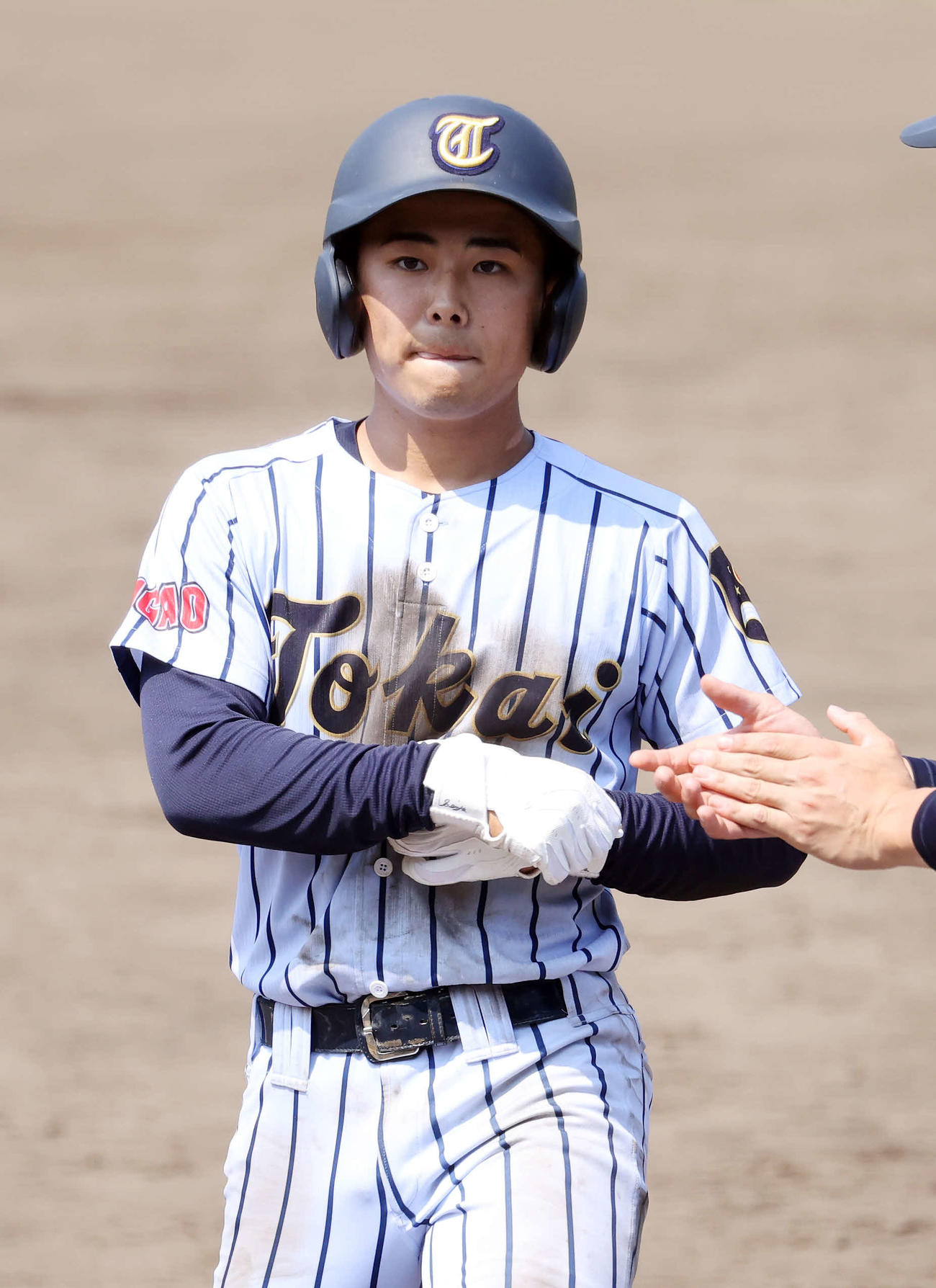 日大二対東海大菅生　2回裏東海大菅生1死一塁、福原は中前安打を放つ（撮影・鈴木正人）