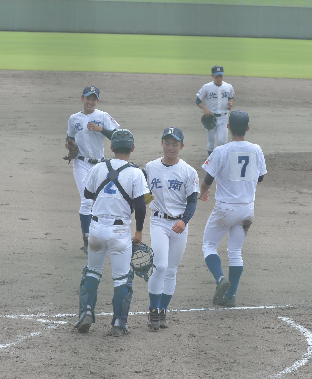 福島工対光南　4強入りを決めた光南ナイン（撮影・佐藤究）　