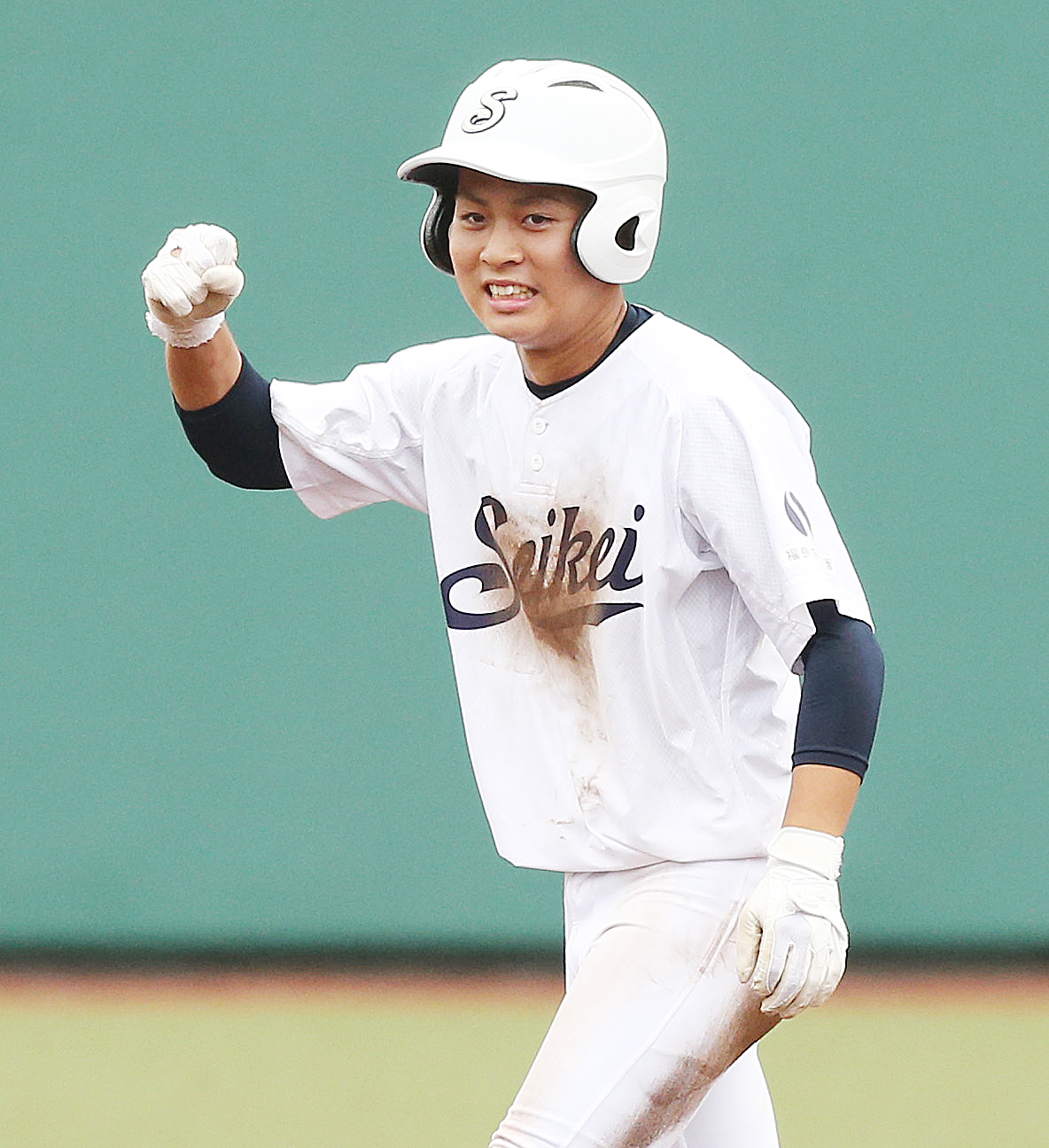 福島成蹊対郡山商　7回表福島成蹊1死二塁、左適時二塁打を放ちガッツポーズの斎藤（撮影・野上伸悟）