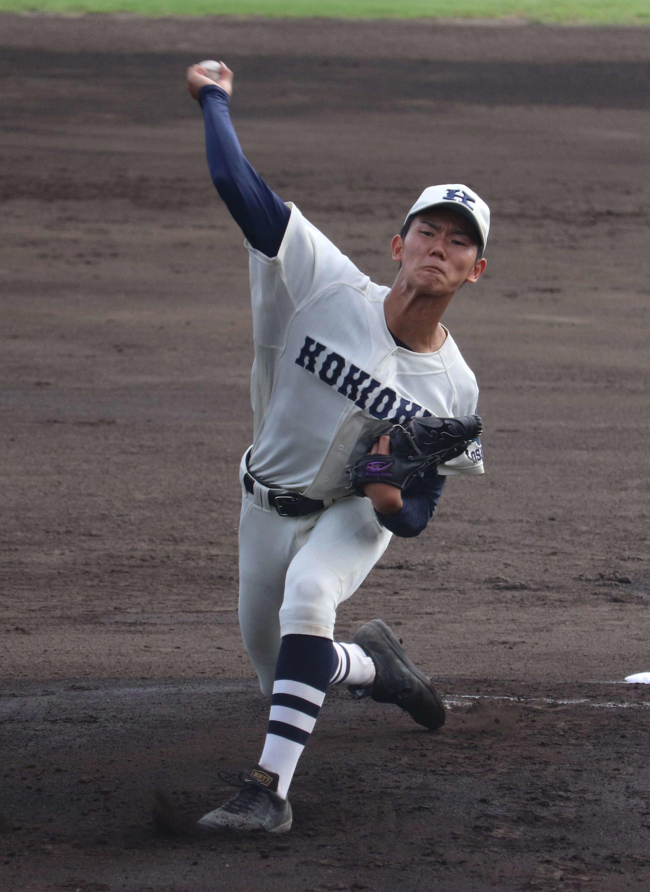 北野戦に先発した興国・浅利太門は1安打で完封勝利を挙げる（撮影・関野真佑）