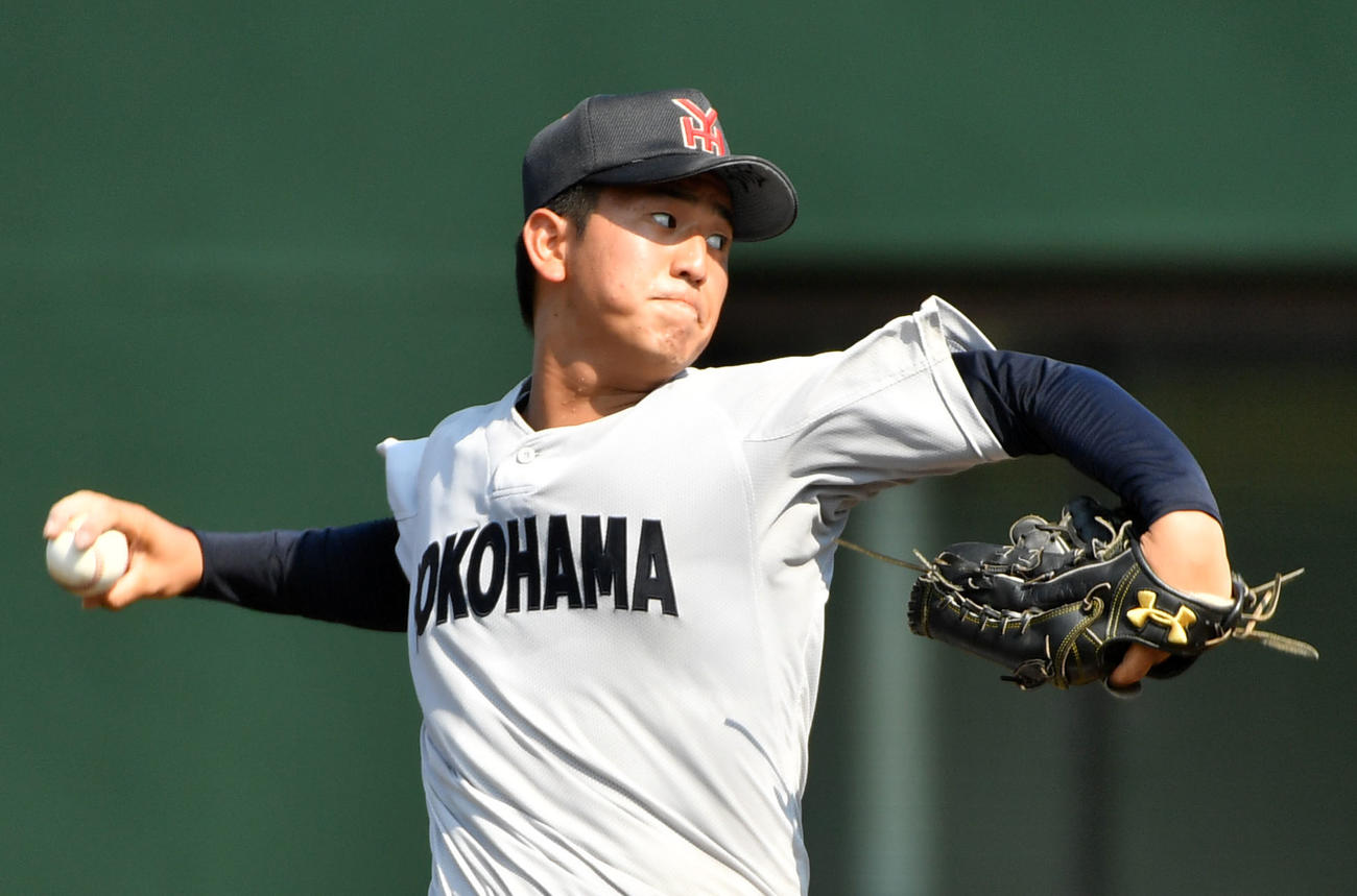 横浜対平塚　力投する横浜先発の木下（撮影・横山健太）