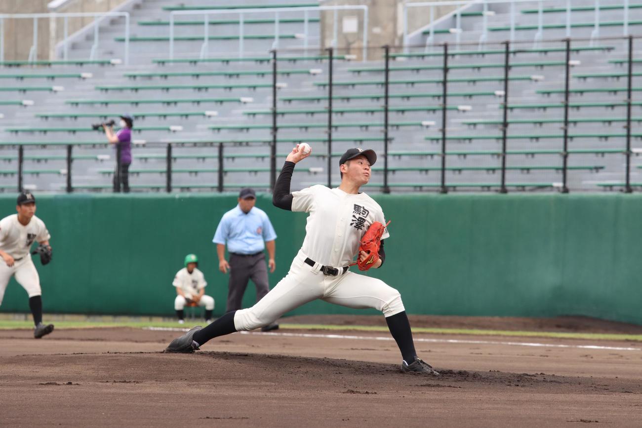 苫小牧中央対駒大苫小牧　完投勝利を挙げた駒大苫小牧・北嶋（撮影・保坂果那）