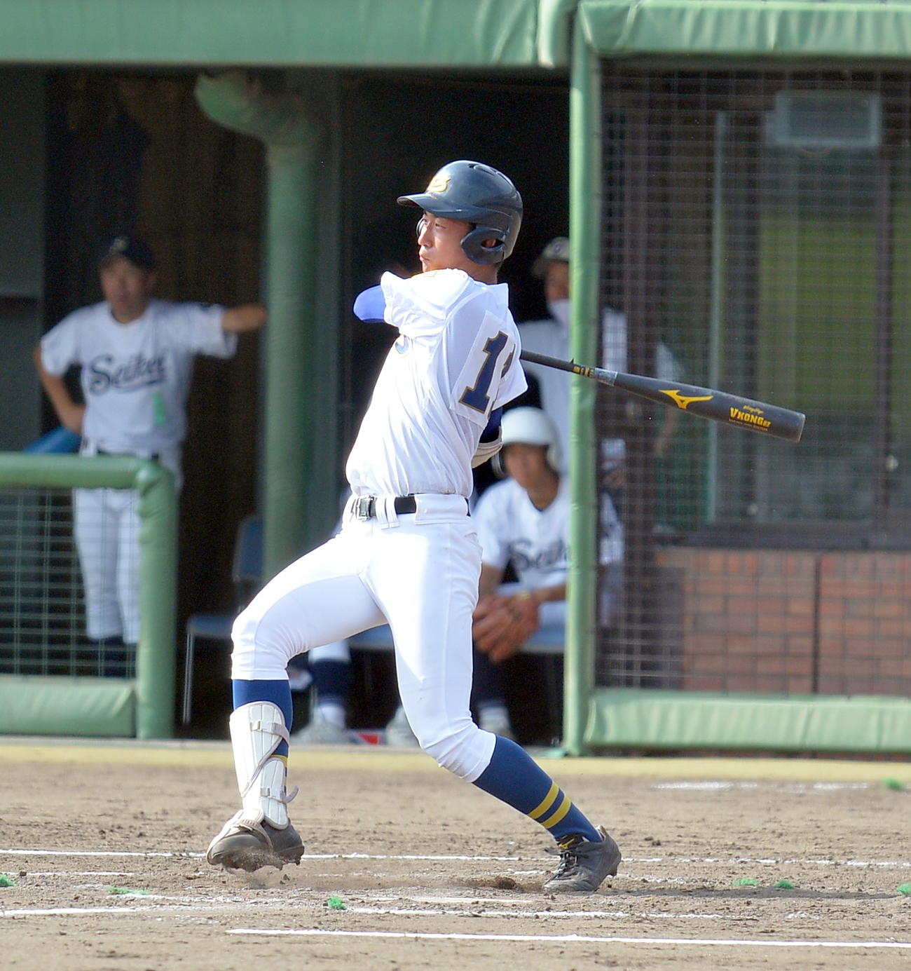 5回、中前適時打を放つ聖光学院・小松