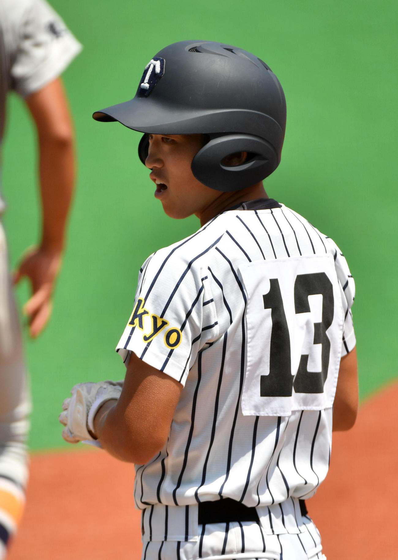 東亜学園対帝京　8回裏帝京1死満塁、スクイズを決める菊池（撮影・横山健太）