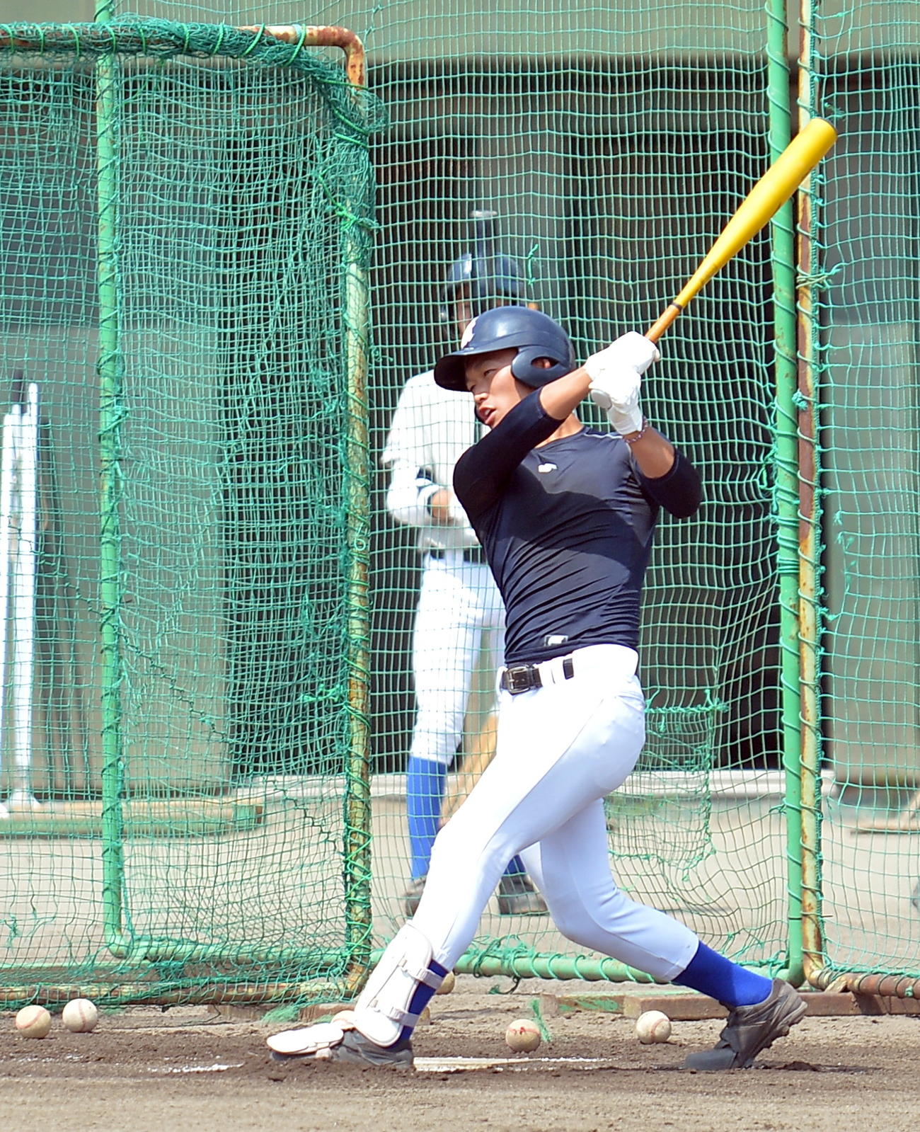打撃練習を行う光南・佐藤（撮影・鎌田直秀）
