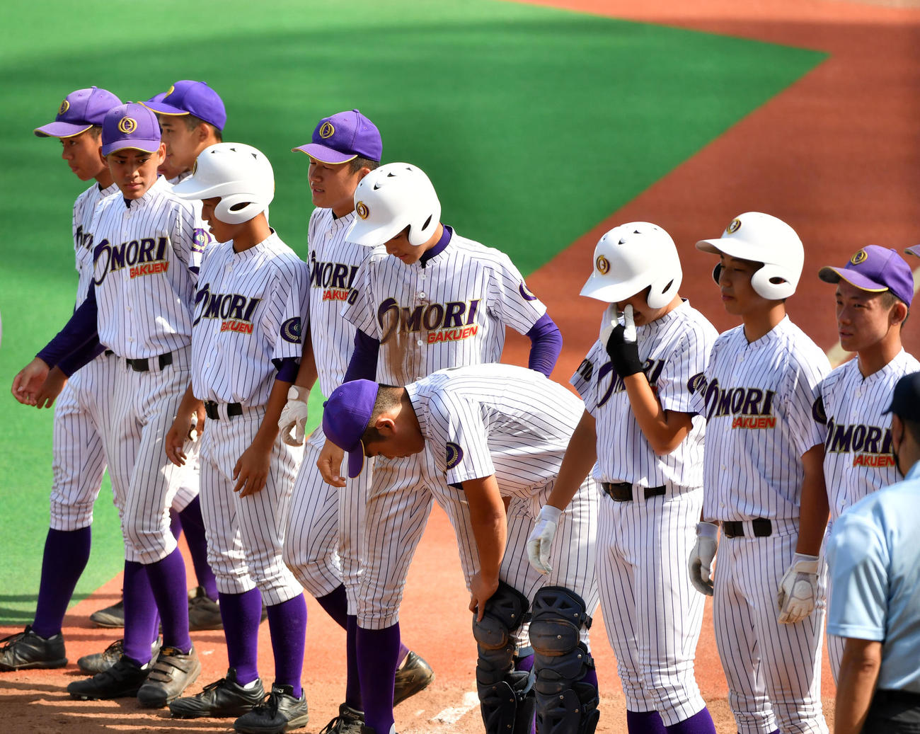 大森学園対関東第一　準決勝で関東第一に敗れ肩を落とす大森学園ナイン（撮影・横山健太）