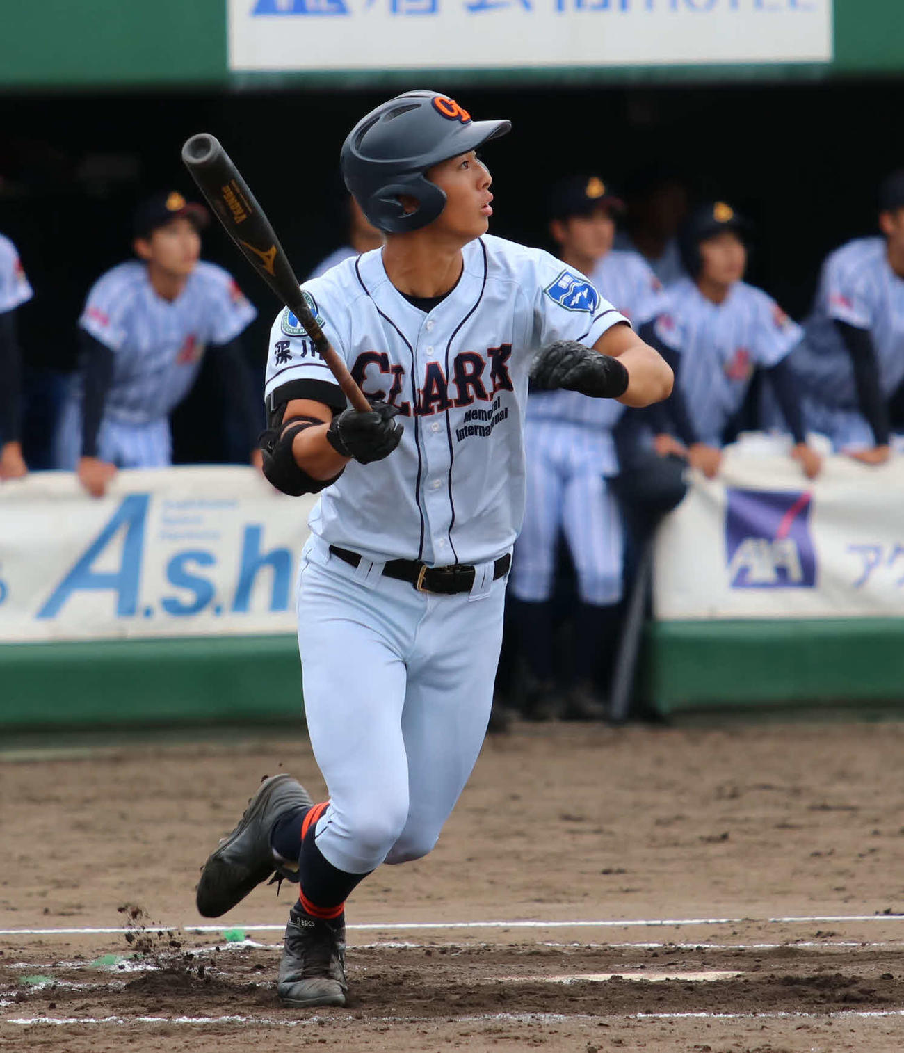 クラーク対白樺学園　1回表クラーク2死二塁、中越え2ランを放つ菊地（撮影・山崎純一）