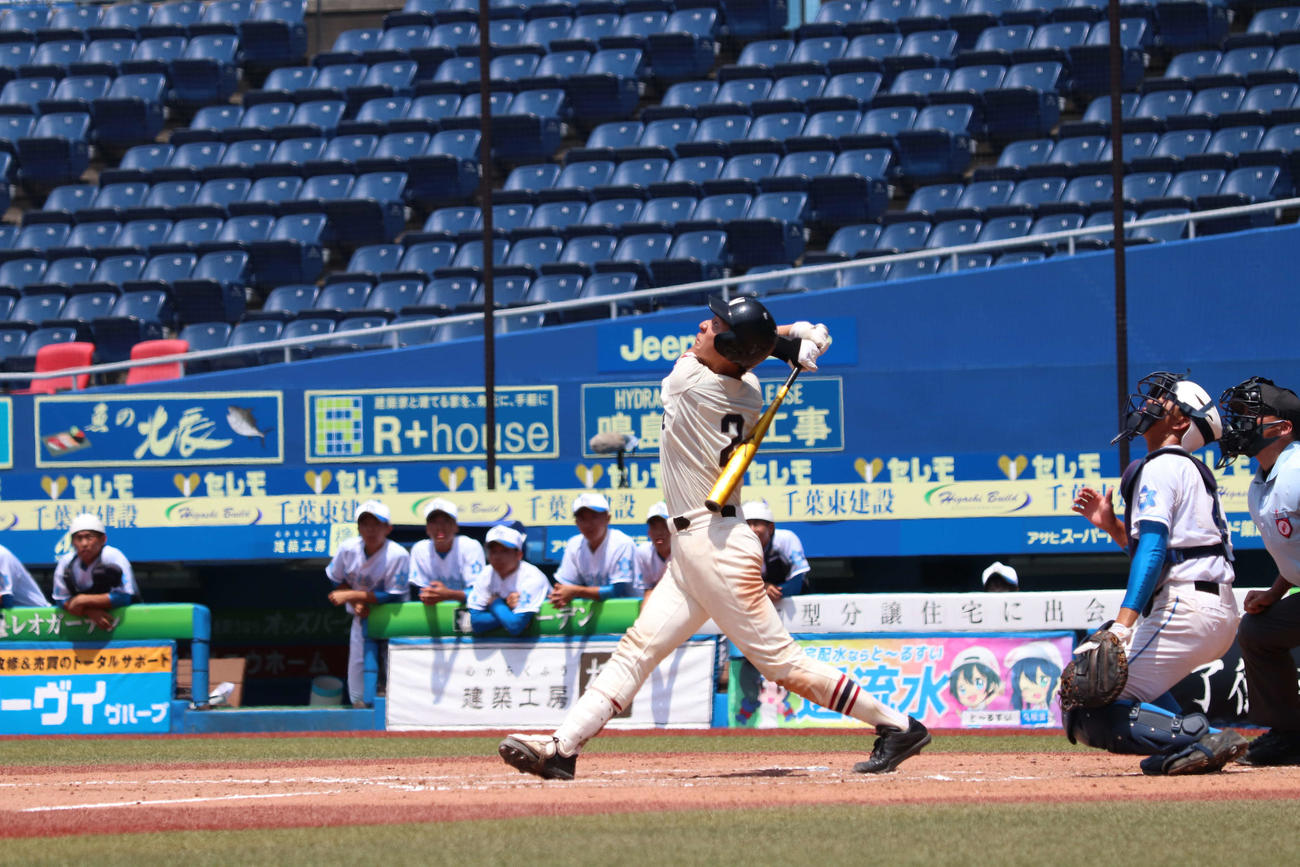 船橋東対習志野　7回裏習志野1死一塁、三邪飛に倒れる和田（撮影・沢田直人）