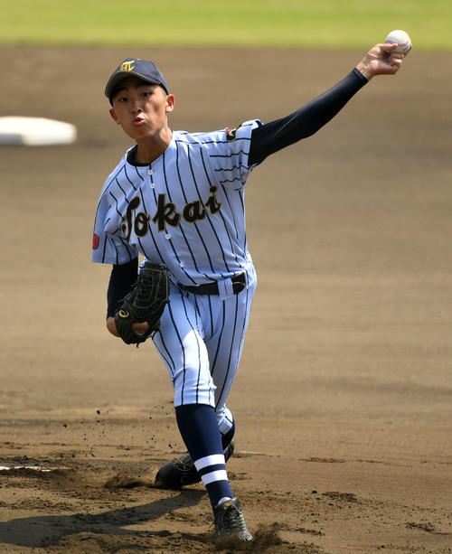 佼成学園対東海大菅生　力投する東海大菅生先発の本田（撮影・横山健太）