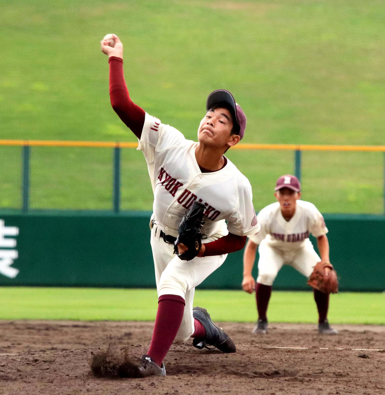 8回から登板した旭川大高の歌住（撮影・永野高輔）