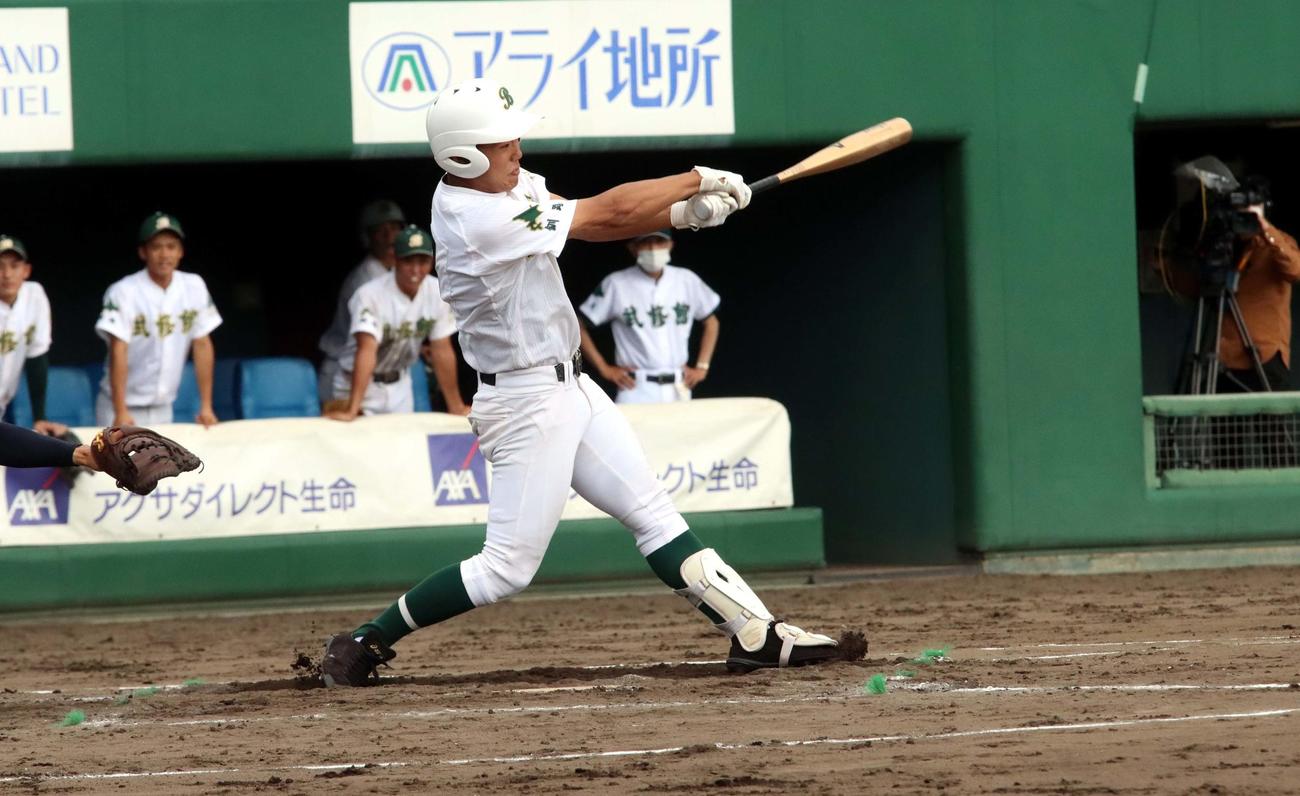 旭川永嶺対武修館　2安打2打点と打線をけん引した武修館の迫田（撮影・永野高輔）