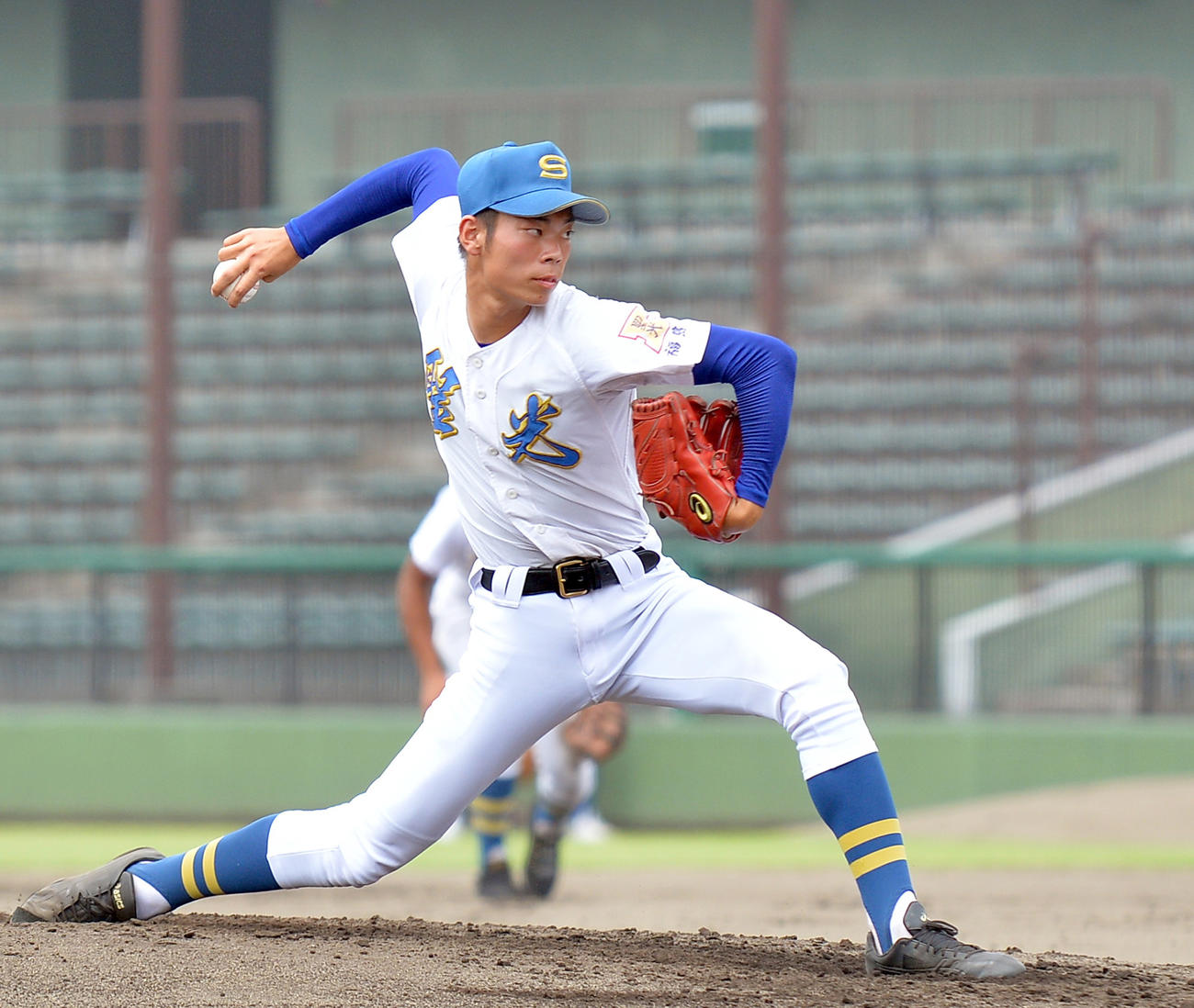 右サイドから力投する聖光学院・舘池（撮影・鎌田直秀）