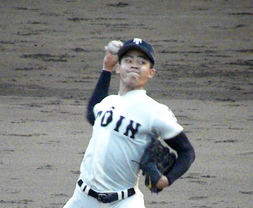 7回から登板した大阪桐蔭・関戸（撮影・松本航）