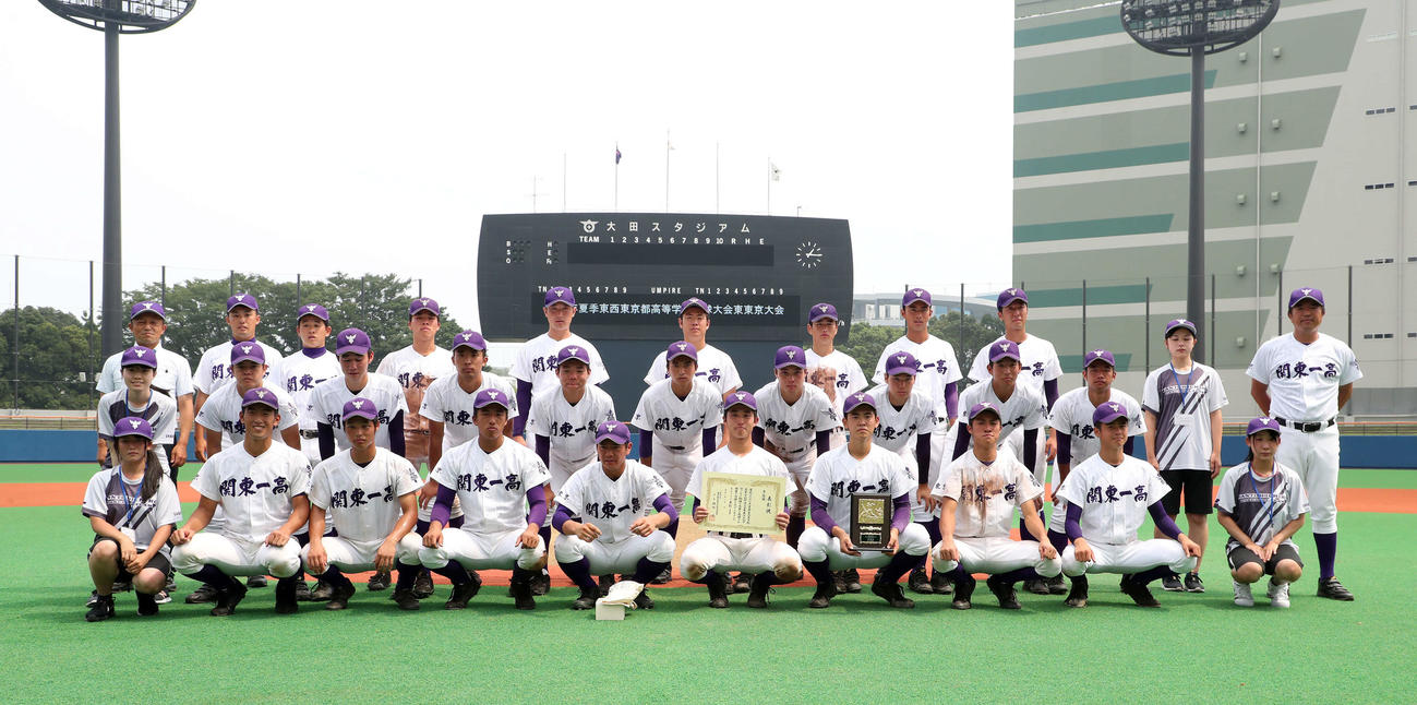 関東第一対帝京　準優勝した関東第一の選手たち（撮影・鈴木正人）