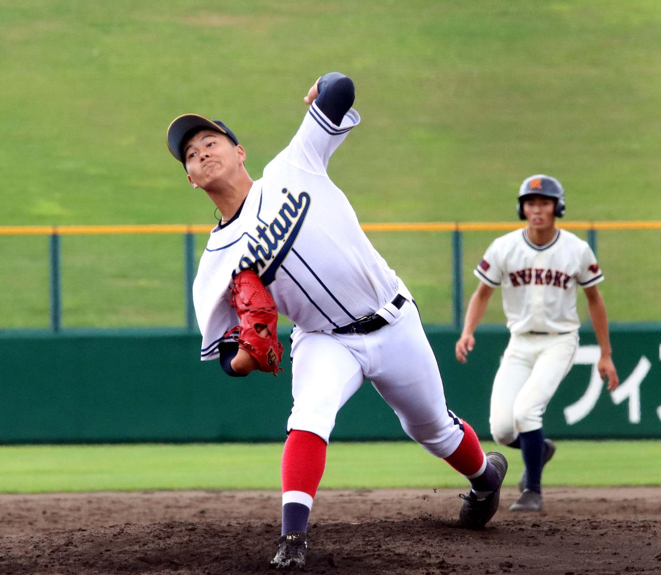 4回途中から登板した帯広大谷エース木島（撮影・永野高輔）