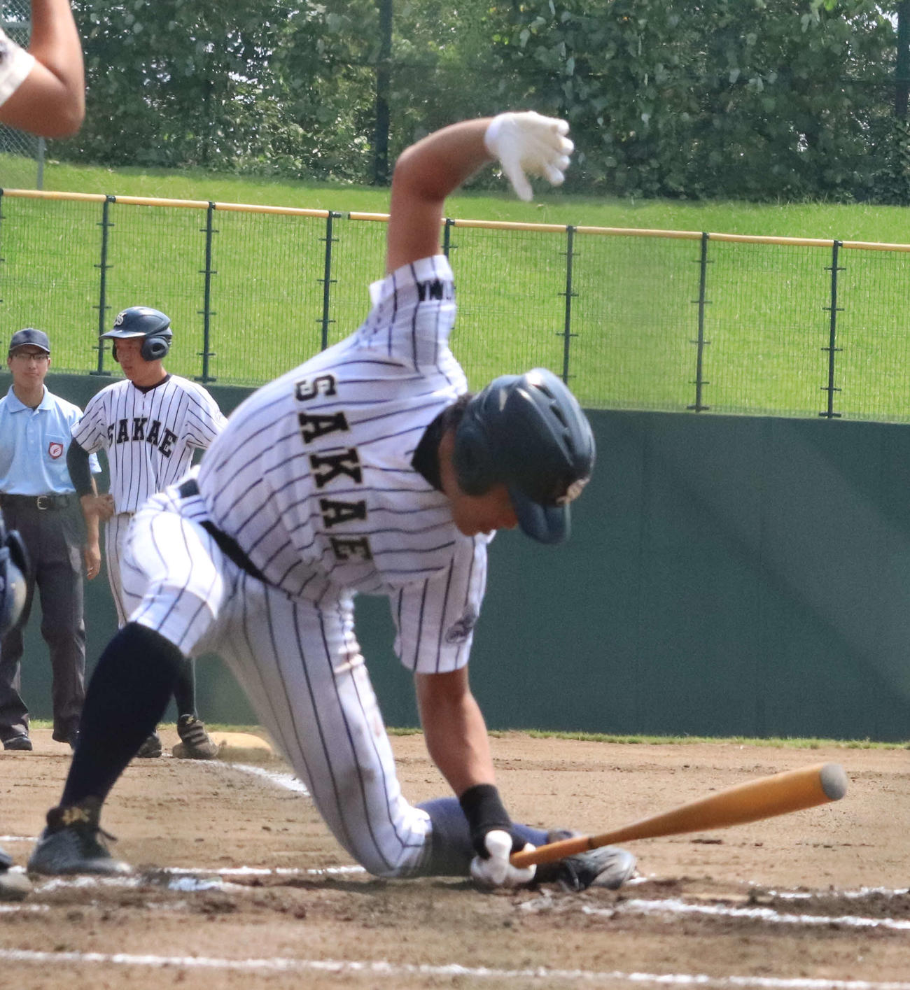 打席に入る際、独特なルーティンを見せる埼玉栄・加藤（撮影・小早川宗一郎）