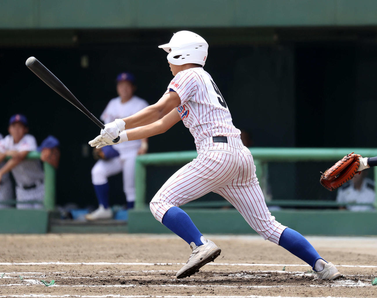 所沢西対山村学園　1回裏山村学園1死二塁、高野は右越え適時三塁打を放つ（撮影・鈴木正人）
