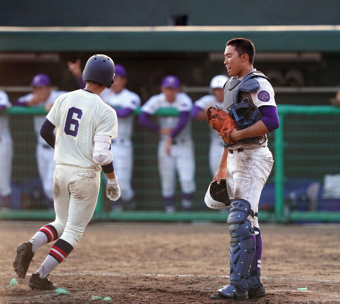 成田対銚子商　8回裏銚子商2死一塁、常世田に右越え2点本塁打を浴び、ぼうぜんとする古谷（撮影・鈴木みどり）