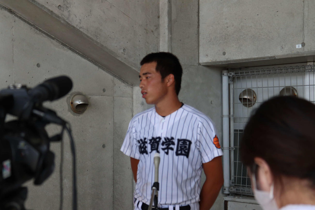 近江兄弟社戦の3回に本塁打を放った滋賀学園・阿比留颯太（撮影・平井稀花）