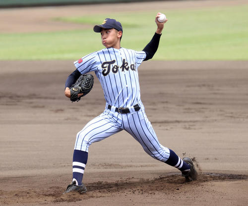 帝京対東海大菅生 先発し力投する東海大菅生・本田(撮影・鈴木正人)