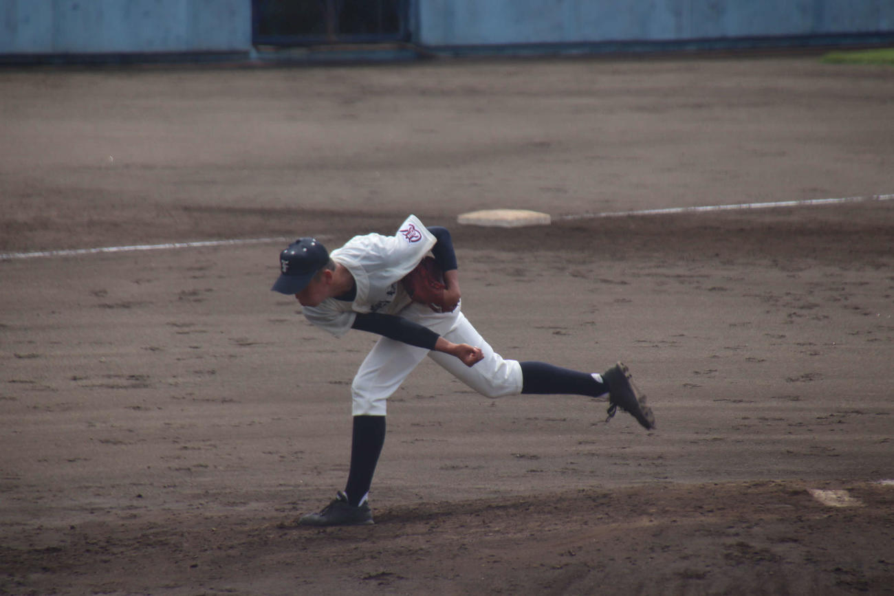 市船橋対習志野　市立船橋　先発し2回2／3を投げ2安打3三振と好投した中村（撮影・保坂淑子）