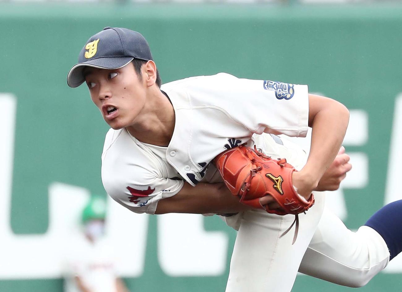 旭川龍谷対旭川実　3回途中から登板の旭川実・笠間（撮影・黒川智章）
