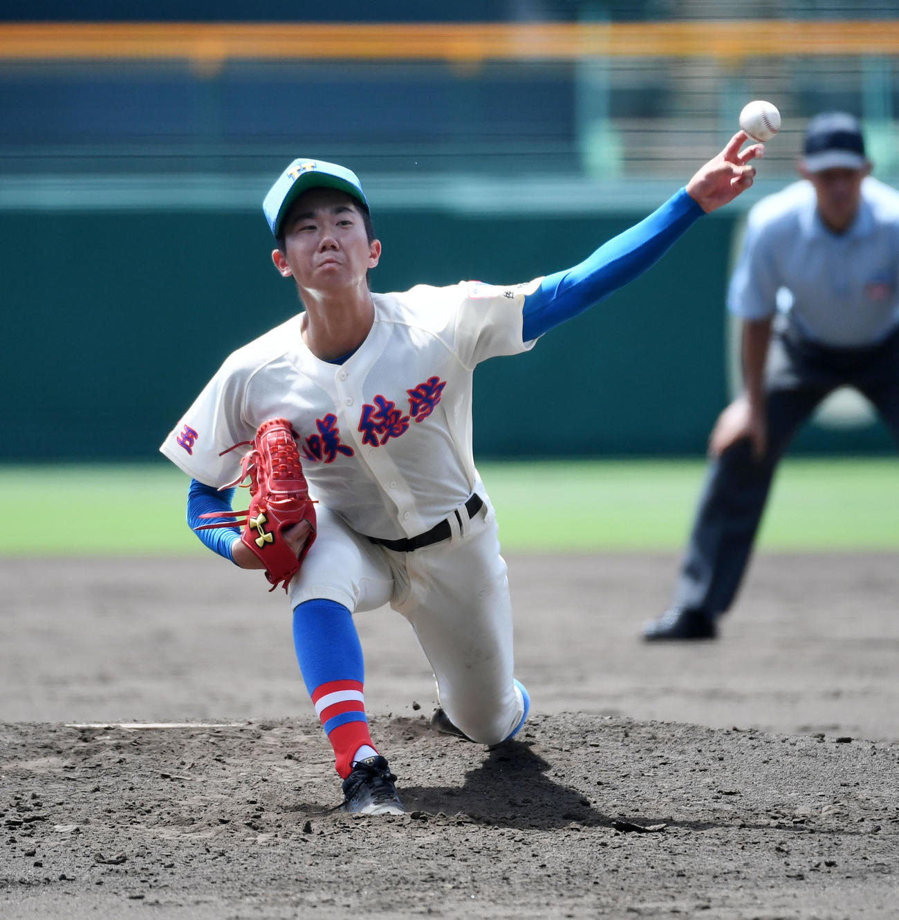 大分商対花咲徳栄　力投する花咲徳栄・高森（撮影・前岡正明）
