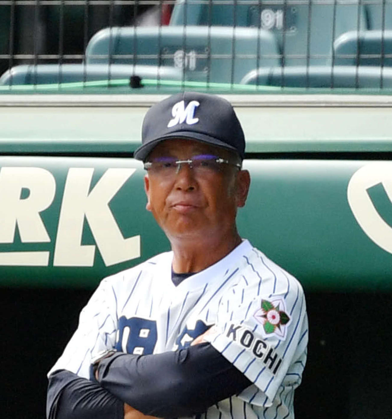 鳥取城北対明徳義塾　試合を見つめる明徳義塾・馬淵監督（撮影・横山健太）