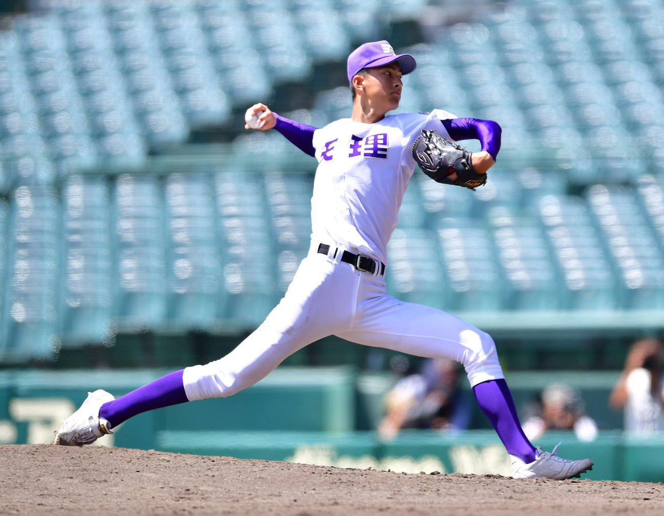 広島新庄対天理　9回表より登板した、天理2番手の達孝太（撮影・岩下翔太）