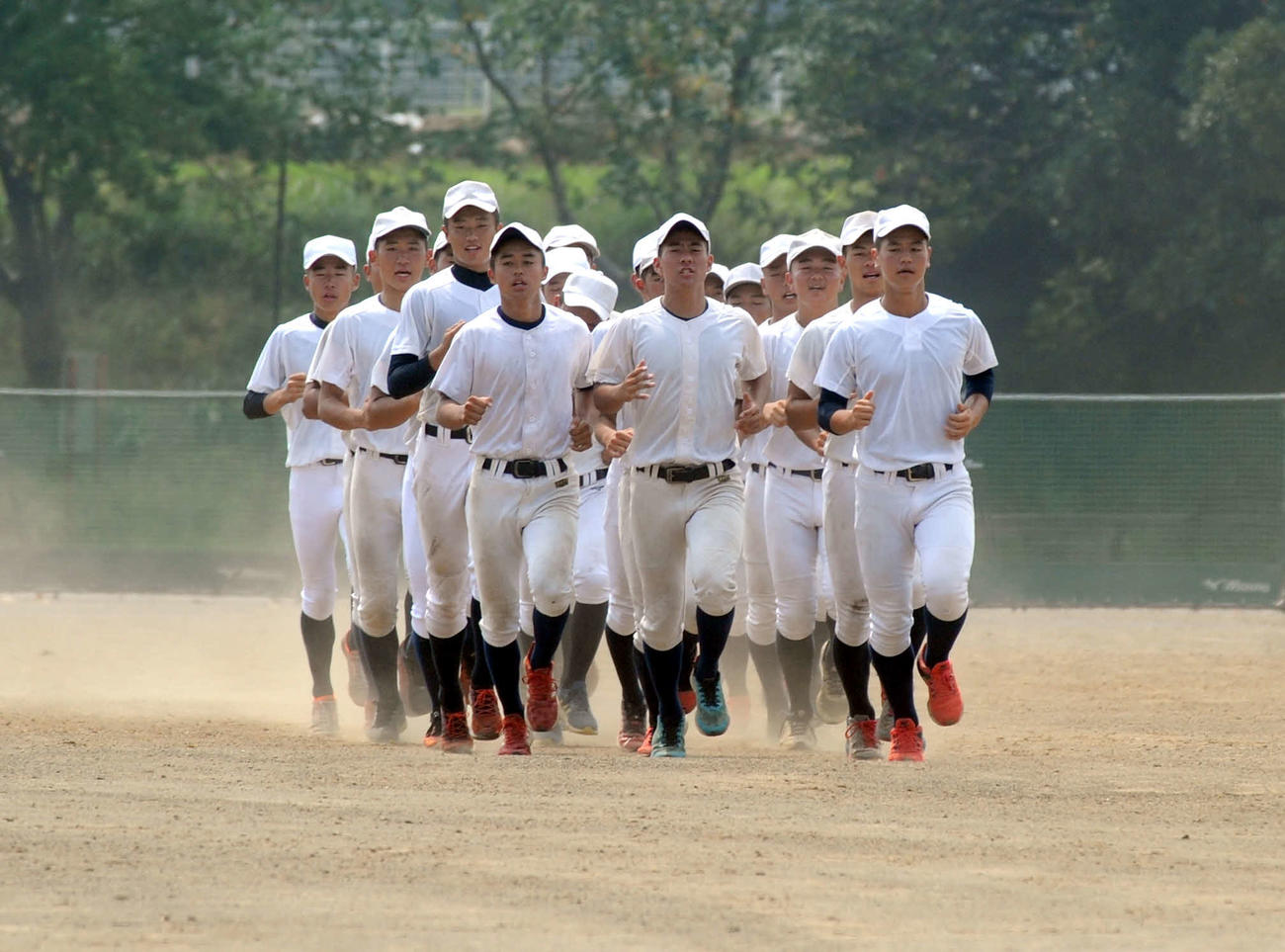 甲子園交流戦に向けて、練習を続ける加藤学園ナイン