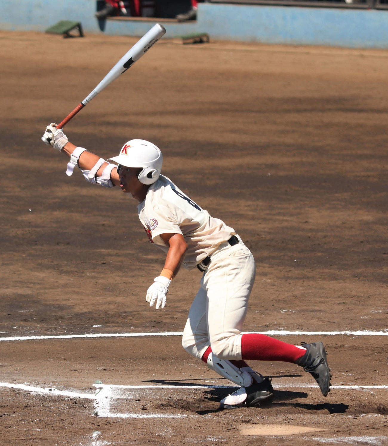 八潮南対春日部共栄　6回裏春日部共栄1死三塁、左越え適時打を放つ平尾（撮影・沢田直人）