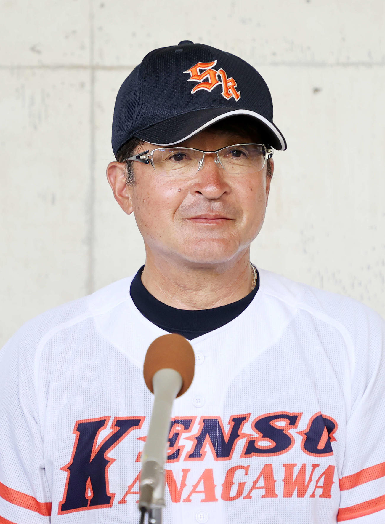 東海大相模対相模原　報道陣の質問に答える相模原・佐相監督（撮影・鈴木正人）
