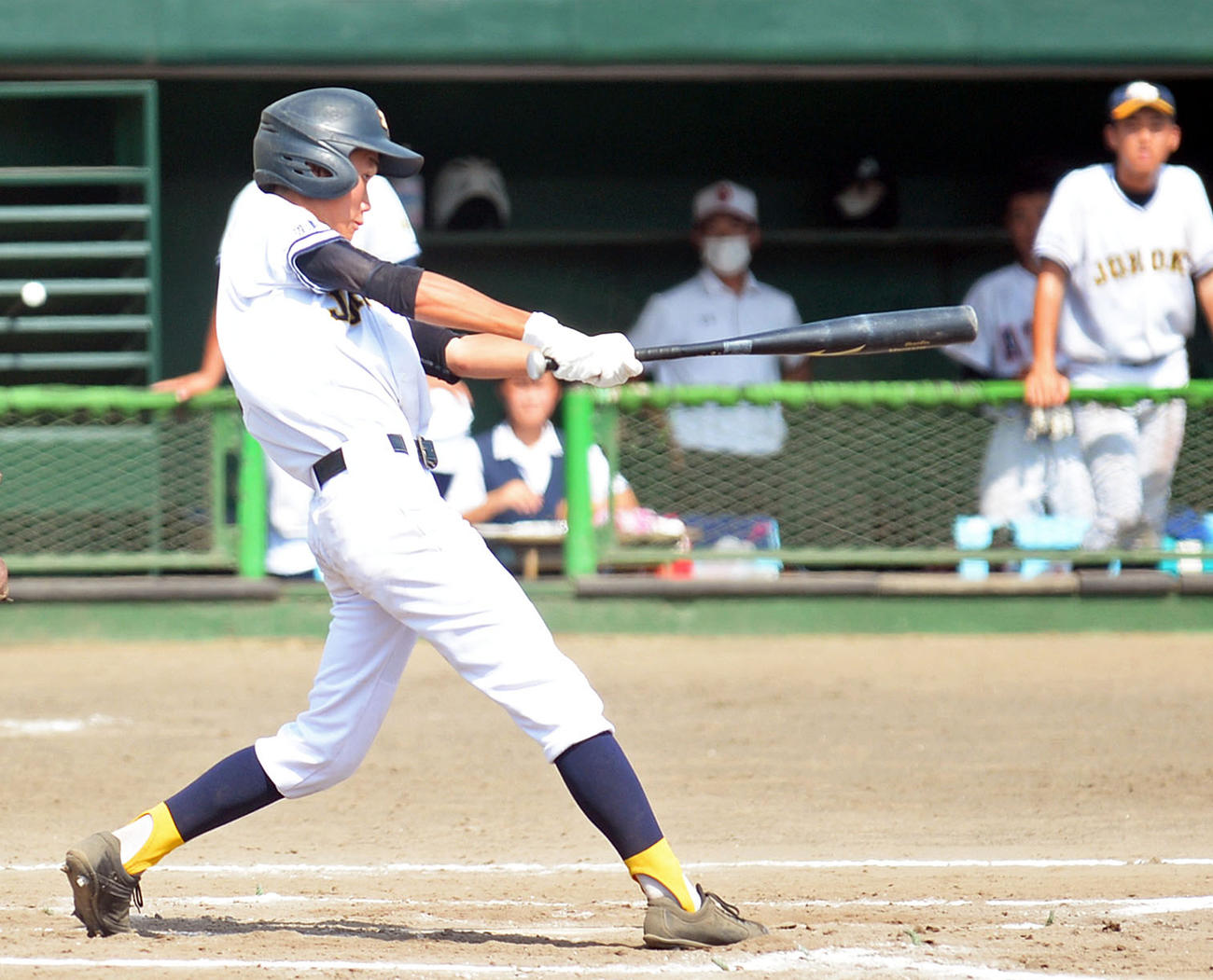 延長11回1死二塁でサヨナラ打を放つ沼津城北の山本龍外野手（撮影・神谷亮磨）
