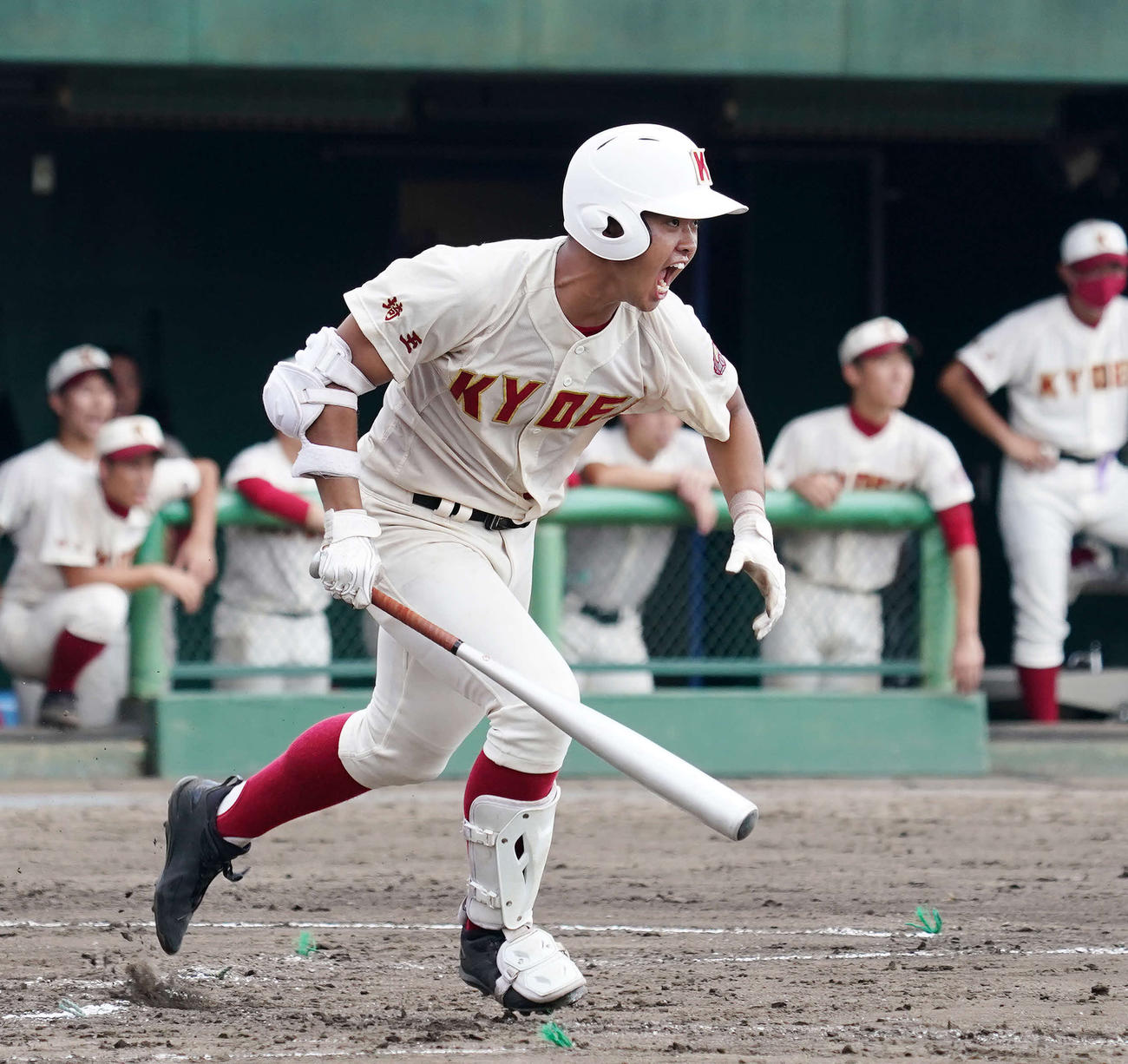 7回表春日部共栄2死二塁、右前打を放つ平尾（撮影・江口和貴）