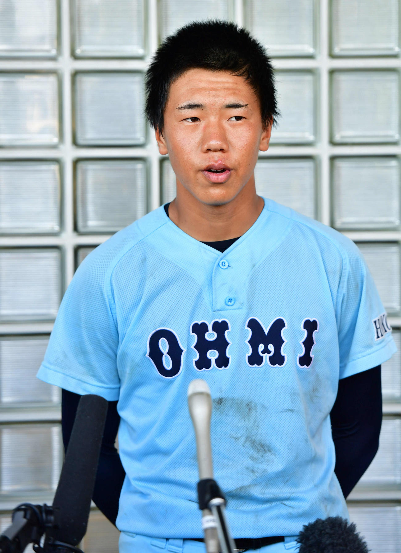 滋賀県大会優勝を決め、試合後に囲み取材を受ける近江・田中航大（撮影・岩下翔太）