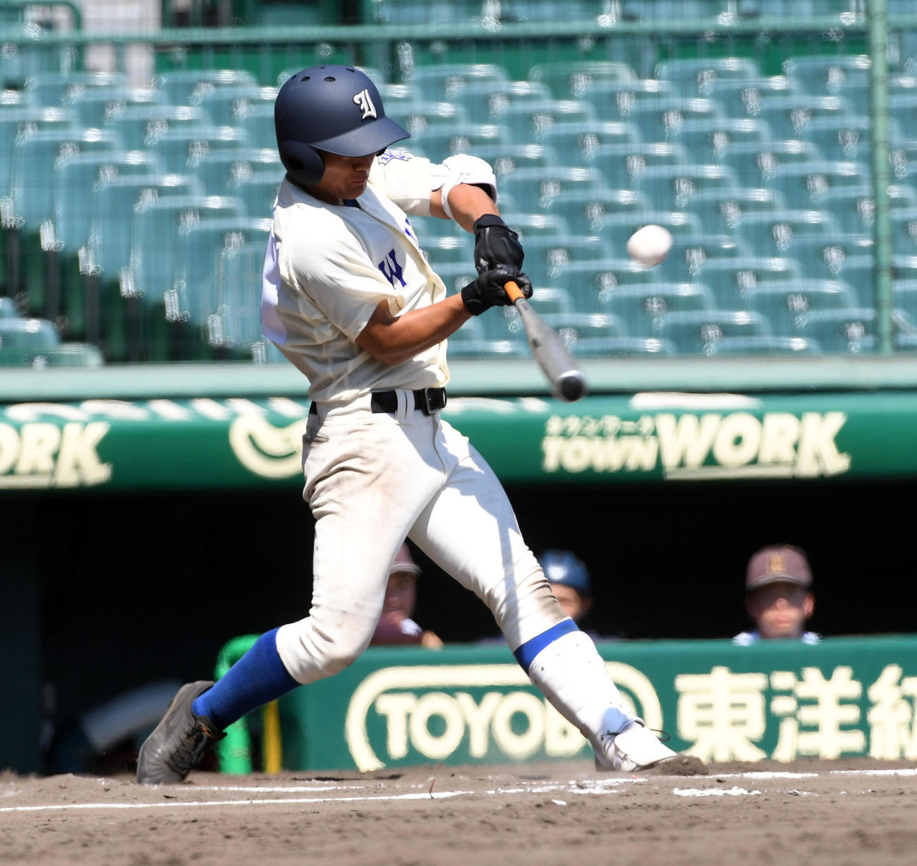 磐城対国士舘　6回表磐城2死一、二塁、草野は中前適時打を放つ（撮影・前岡正明）