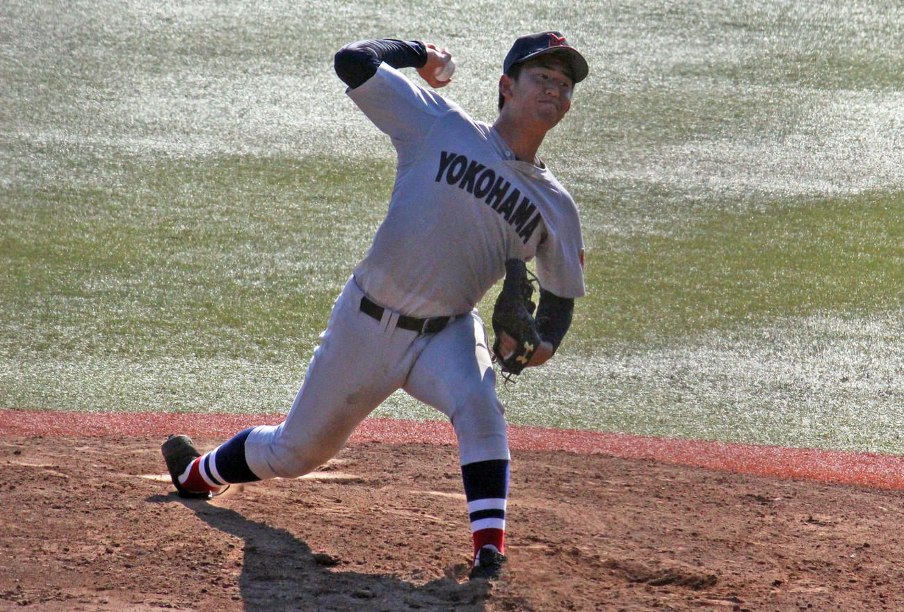 横浜対日大高　横浜先発の木下（撮影・玉置肇）