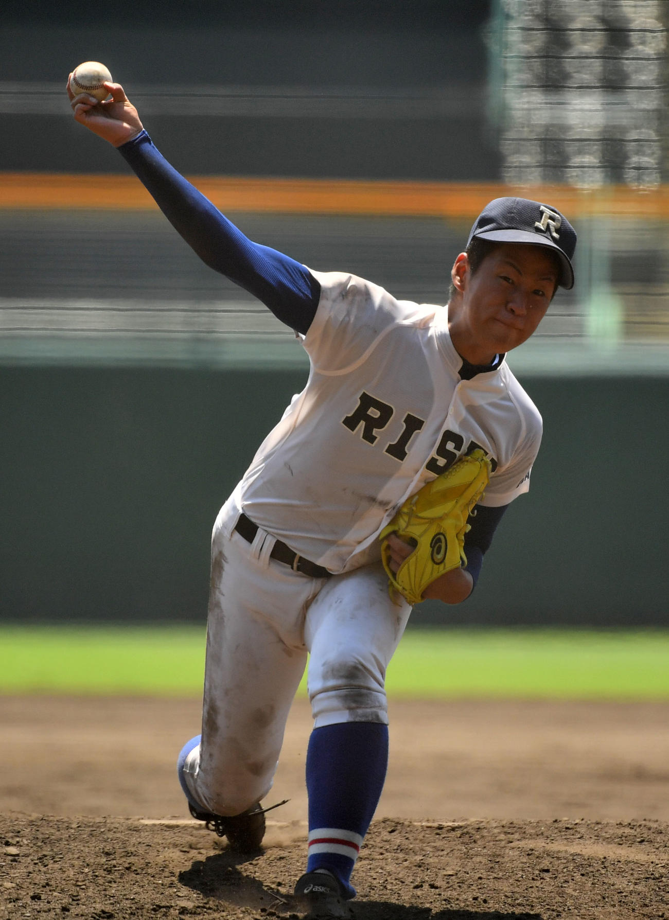 星稜対履正社　力投する履正社先発の岩崎（撮影・横山健太）