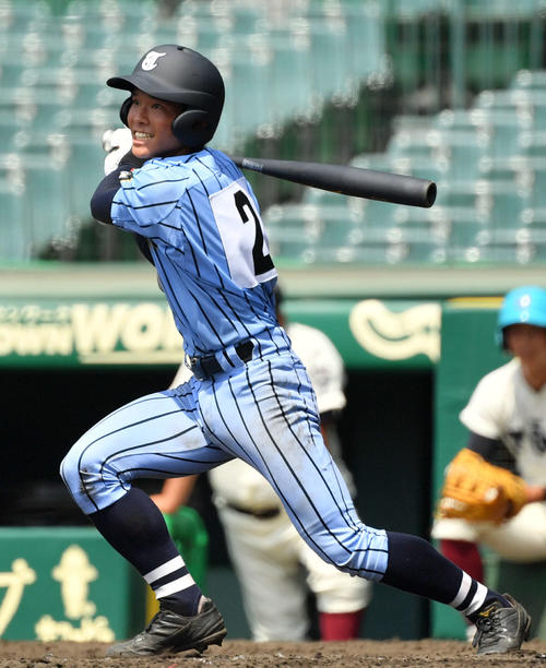 東海大相模対大阪桐蔭　5回表東海大相模1死、チーム初安打となる左前打を放つ神里（撮影・横山健太）