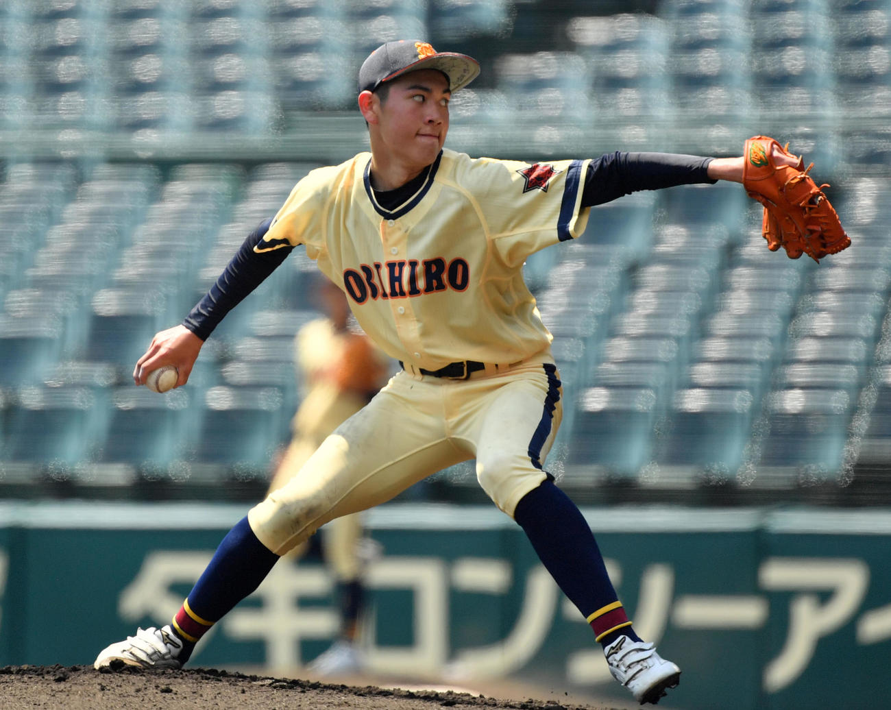 帯広農対高崎健康福祉大高崎　力投する帯広農先発の井村（撮影・横山健太）