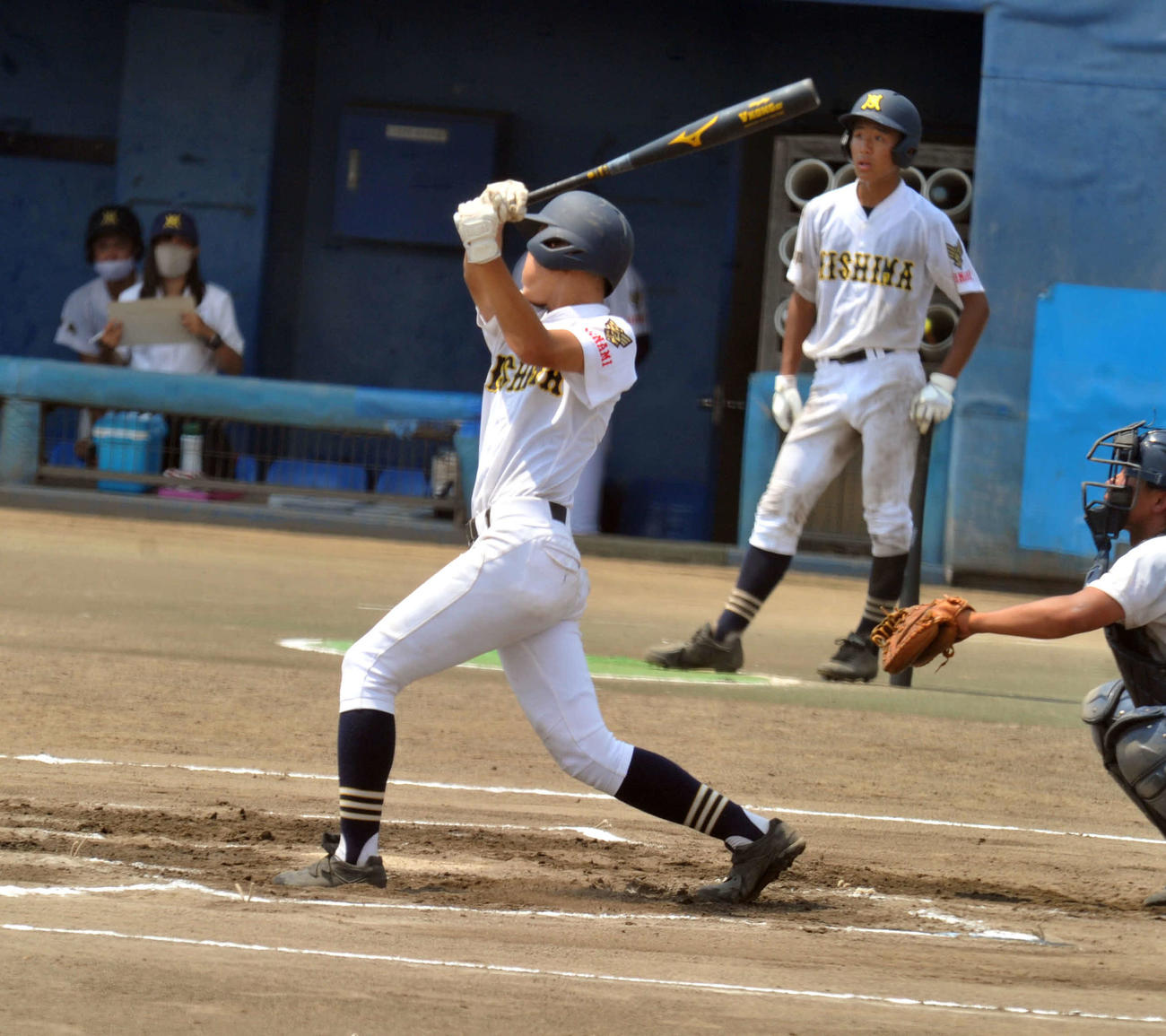 10回表三島南2死満塁、右前へ決勝適時打を放つ近藤