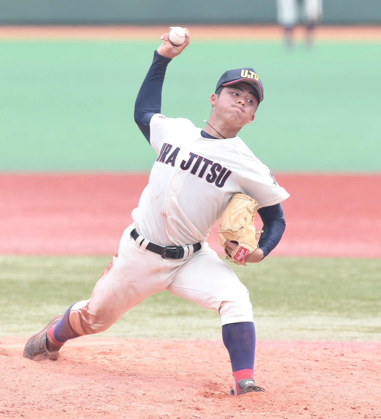 浦和実対埼玉栄　力投する浦和実2番手で登板した豆田（撮影・山崎安昭）