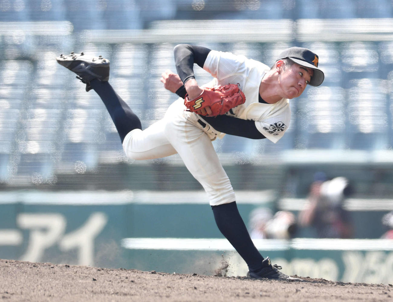 智弁和歌山対尽誠学園　力投する尽誠学園・村上侑希斗（撮影・岩下翔太）