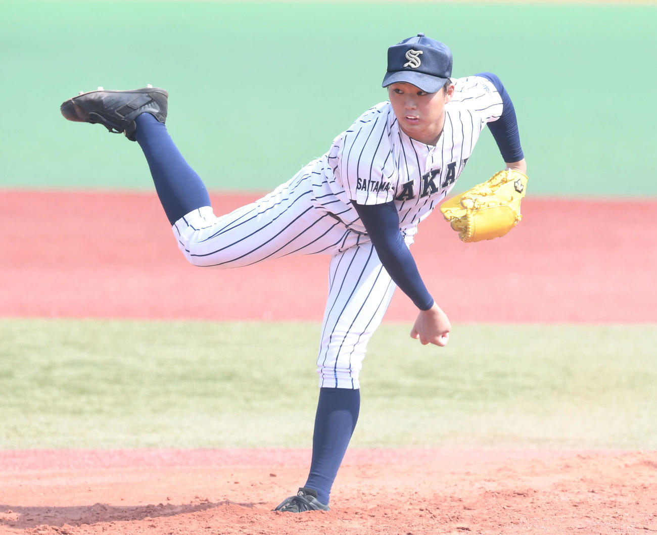 浦和実対埼玉栄　力投する埼玉栄先発の内田（撮影・山崎安昭）