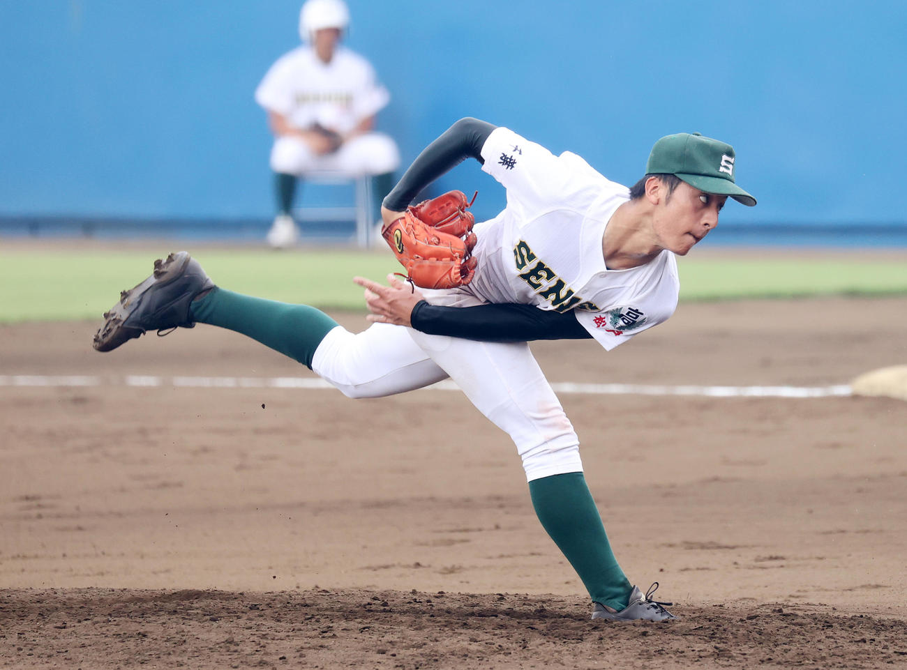 専大松戸対木更津総合　先発し力投する専大松戸・西村（撮影・鈴木正人）